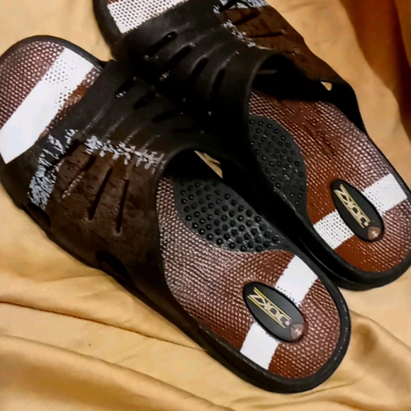 Shoes - Picture 4 of 4